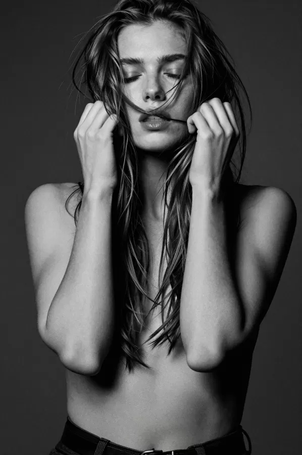 Erotinė fotosesija studijoje 40